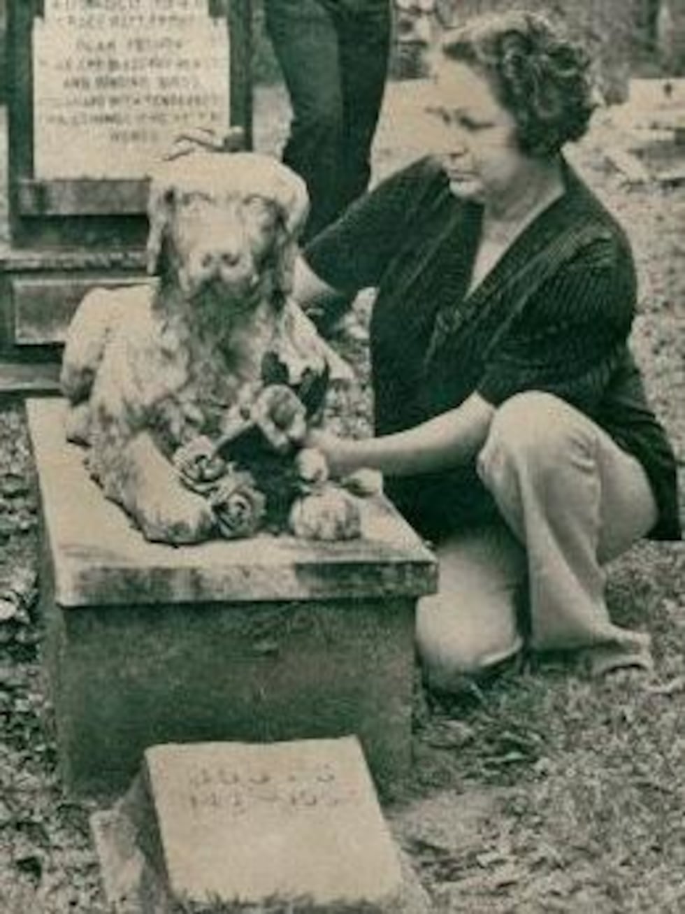 Dorothy Lou Thompson — the real person behind the ghost-sighting claims Dorothy Lou Thompson in an archival news photograph, the victim in the 1985 Louisiana cold case