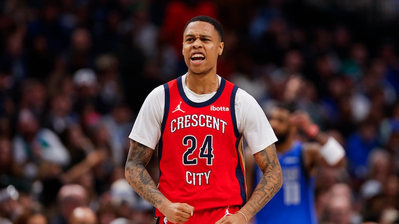sur Le Roster. | Quel est le plan des Pelicans avec Mathurin? Jordan Hawkins, base de los Pelicans de Nueva Orleáns, festeja tras embocar un triple ante los...