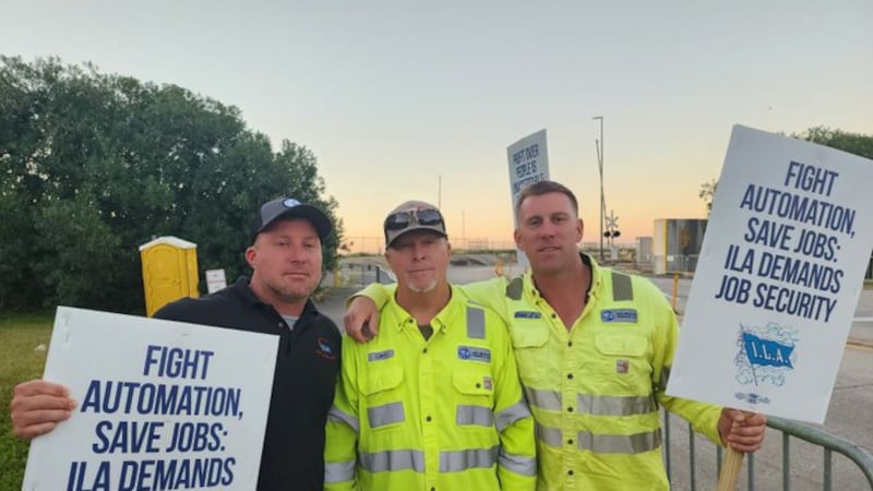 Union dockworkers strike at Port NOLA on Tues., Oct. 1 amid failed labor negotiations