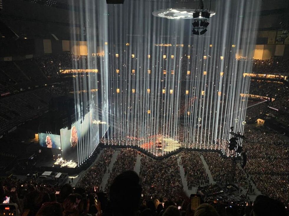 Sabrina Carpenter’s appearance stuns sold-out Superdome audience Night 2 of Taylor Swift Eras tour stop in New Orleans