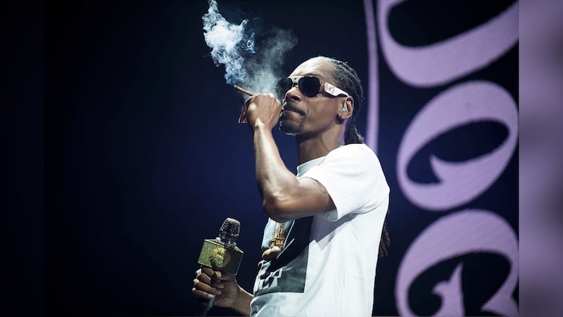 does snoop dogg smoke tobacco Marijuana advocate says he's quitting smoking Snoop Dogg says he's giving