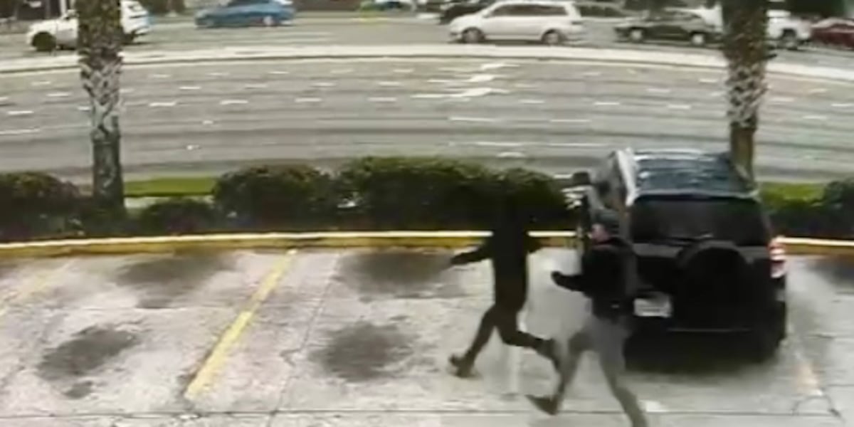 ICE agents chase and arrest three immigrants at Metairie business