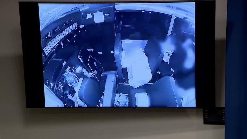 GRAPHIC: Police show video of the deadly school bus crash during a briefing. (WESH)